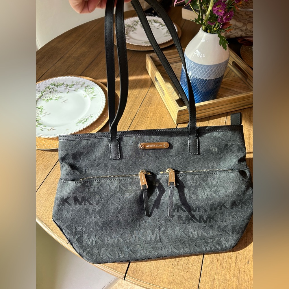 Marc Jacobs Kempton black canvas signature logo bag
